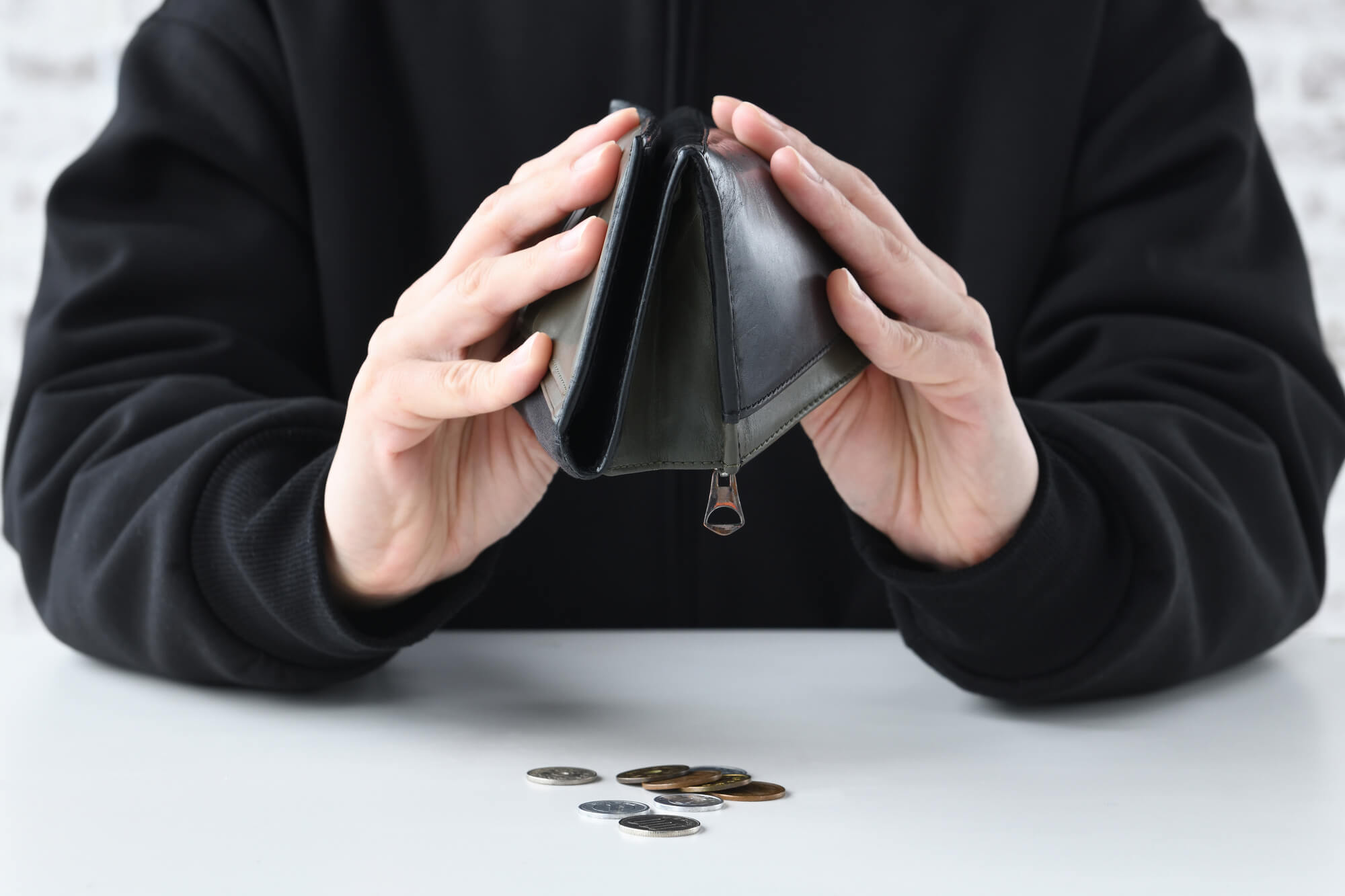 業者に依頼するお金がない時はどうする？
