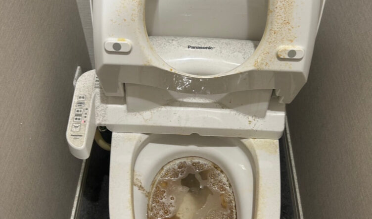 東京都練馬区でのトイレのハウスクリーニング前(B様)