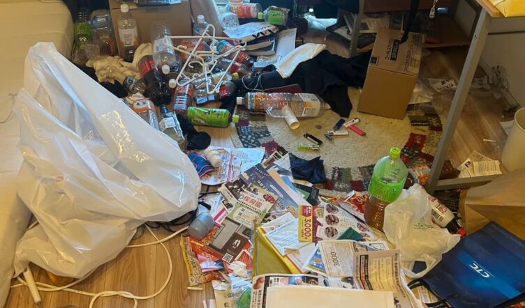 埼玉県川口市でのリビングのゴミ屋敷片付け前