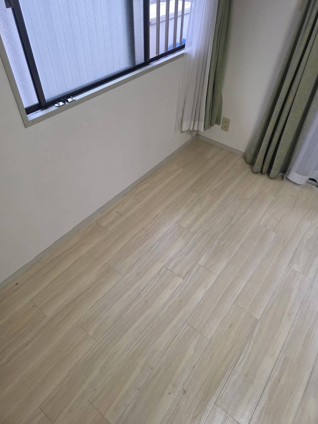 千葉県鎌ケ谷市での引っ越しに伴うオフィスデスクの不用品回収後