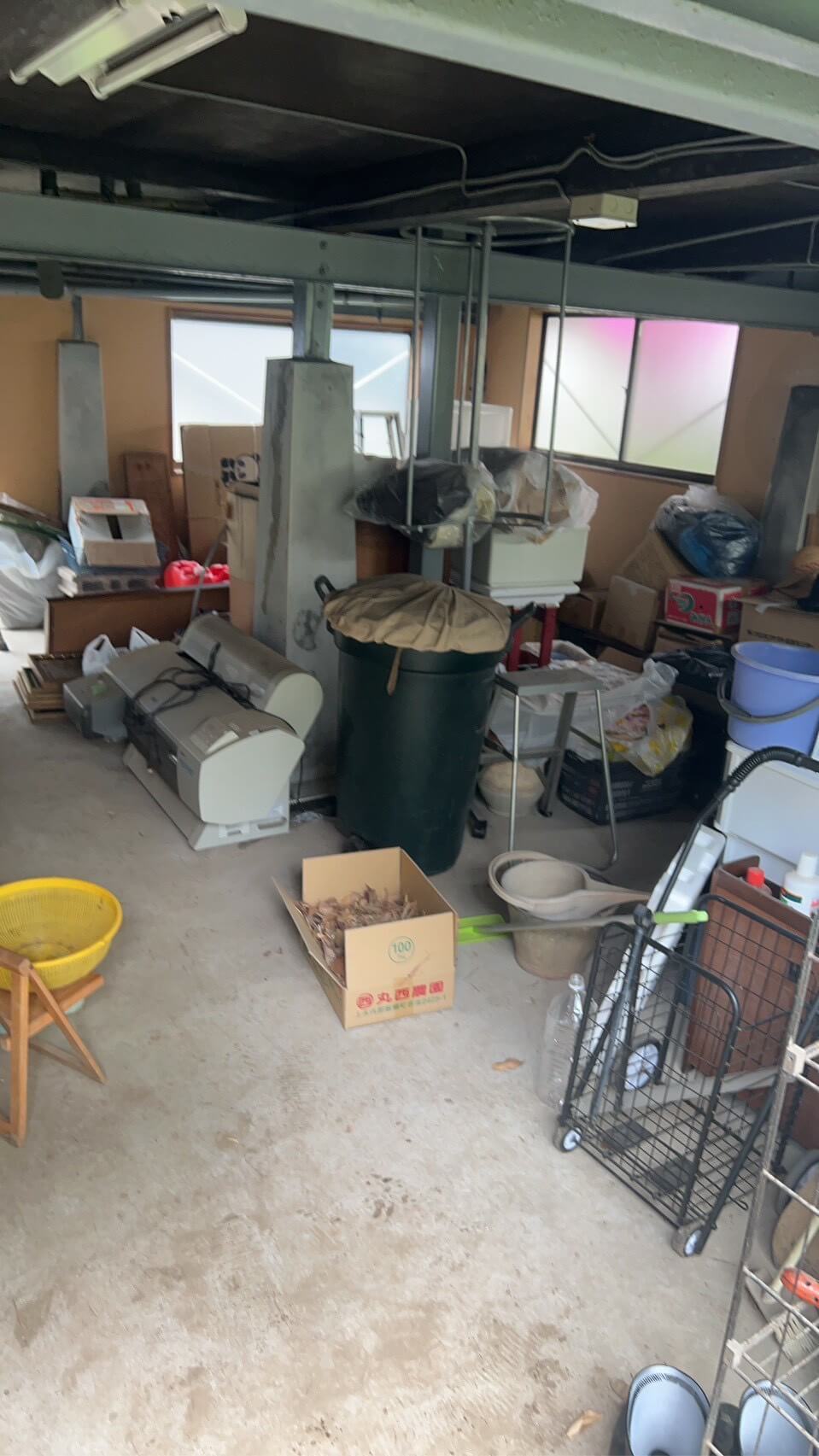 千葉市緑区での倉庫の不用品回収事例①Before